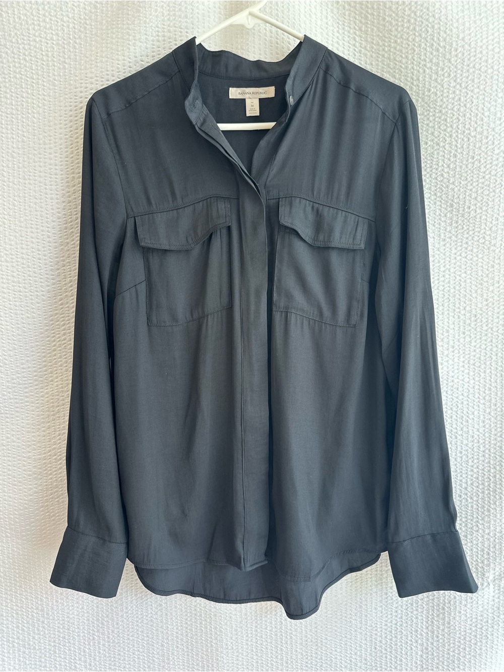 BANANA REPUBLIC Black Long Sleeve Button Down Shirt Blouse Pockets Medium Tall